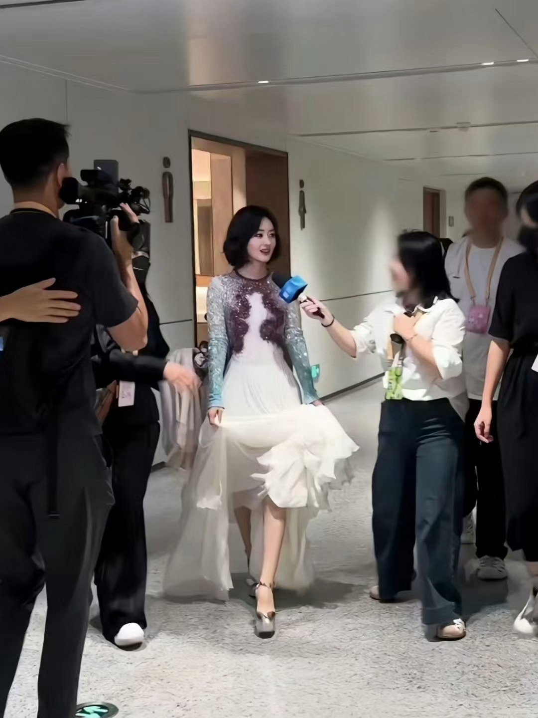 不好意思 你们为了白玉兰争得头破血流时 我姐已经飞天了