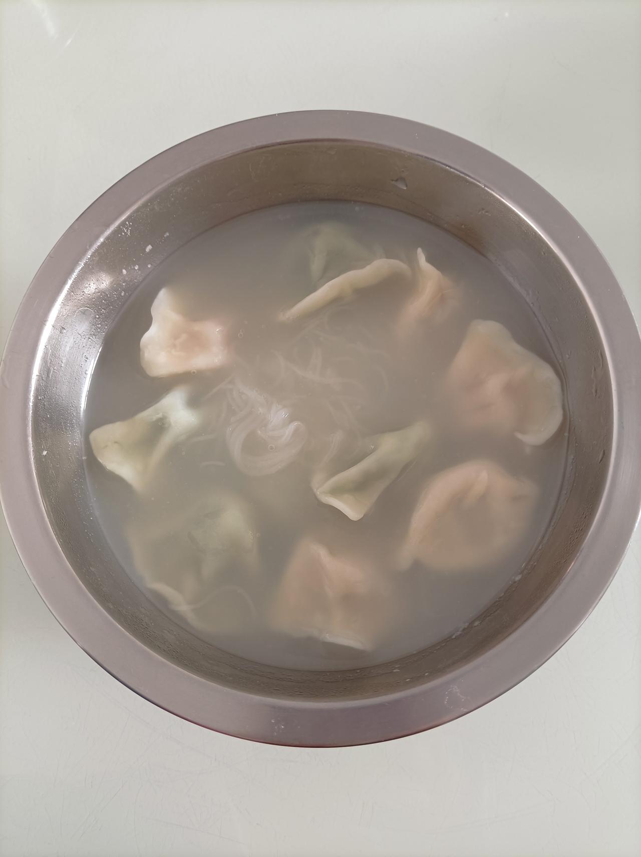 今天吃了什么热乎的今日早餐吃饺子米粉，又有营养又热乎，也好吃！