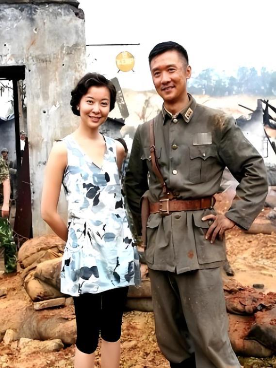 同居9年，黄志忠求了无数次婚，甚至父亲病重时红着眼求她假扮儿媳，柯蓝都拒绝了。不