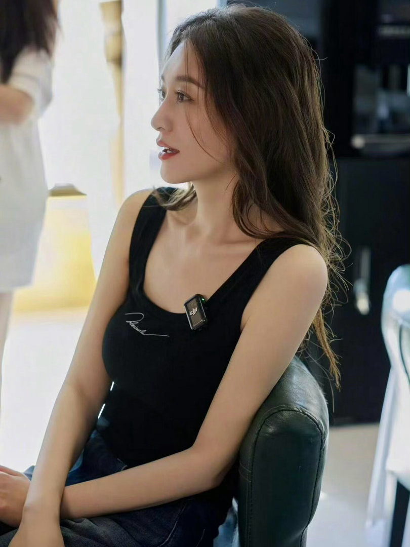 李小冉陈乔恩缘分这一块 两个便利贴女人同框的画面，太有纪念意义了。一个负责唱，一