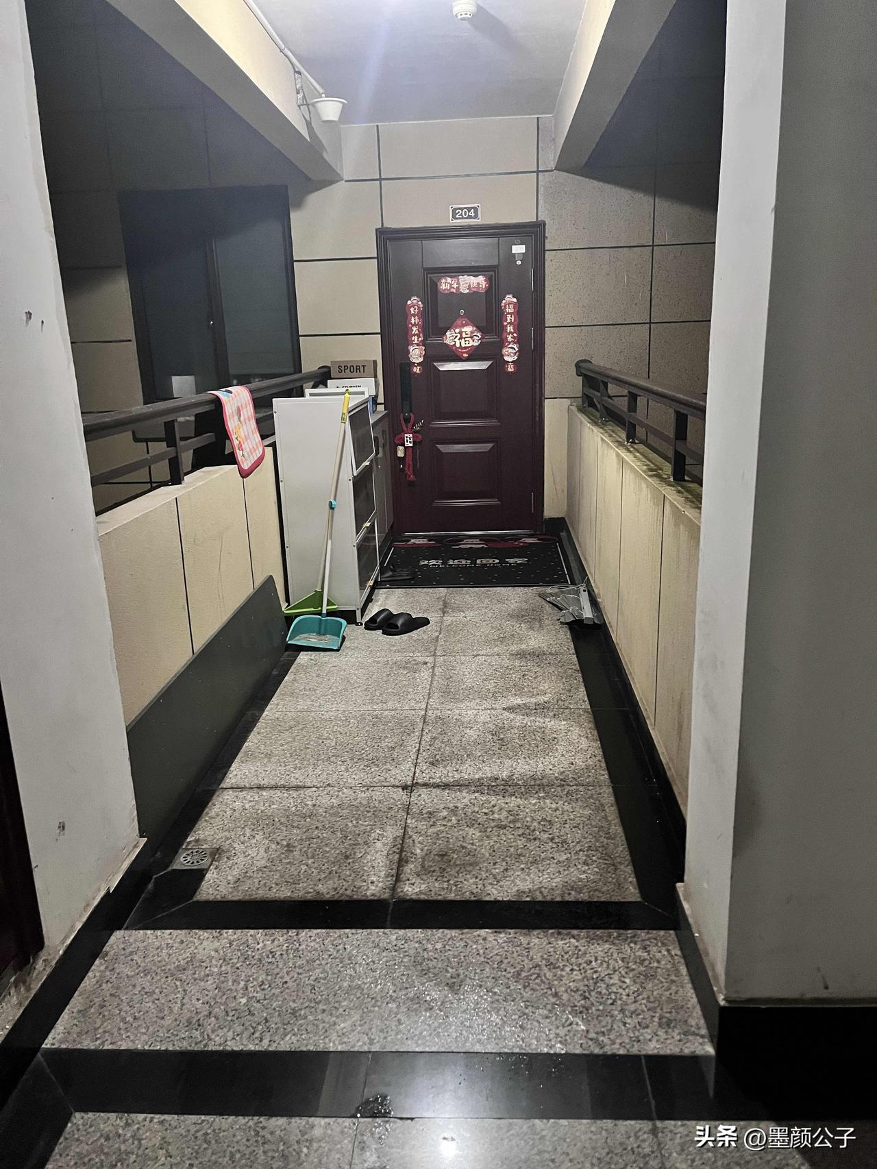 为了这个入户走廊买了一套房，很多人说我傻，但我觉得很香。

现在的房子到底能不能