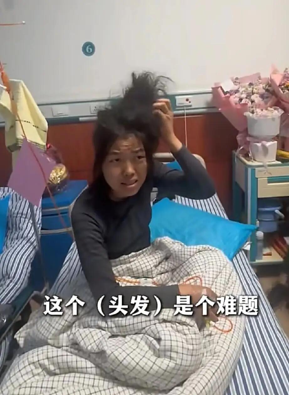 这事儿挺有意思的，就是之前荒野求生比赛里那个唯一的女选手，最近开了场直播直接火了