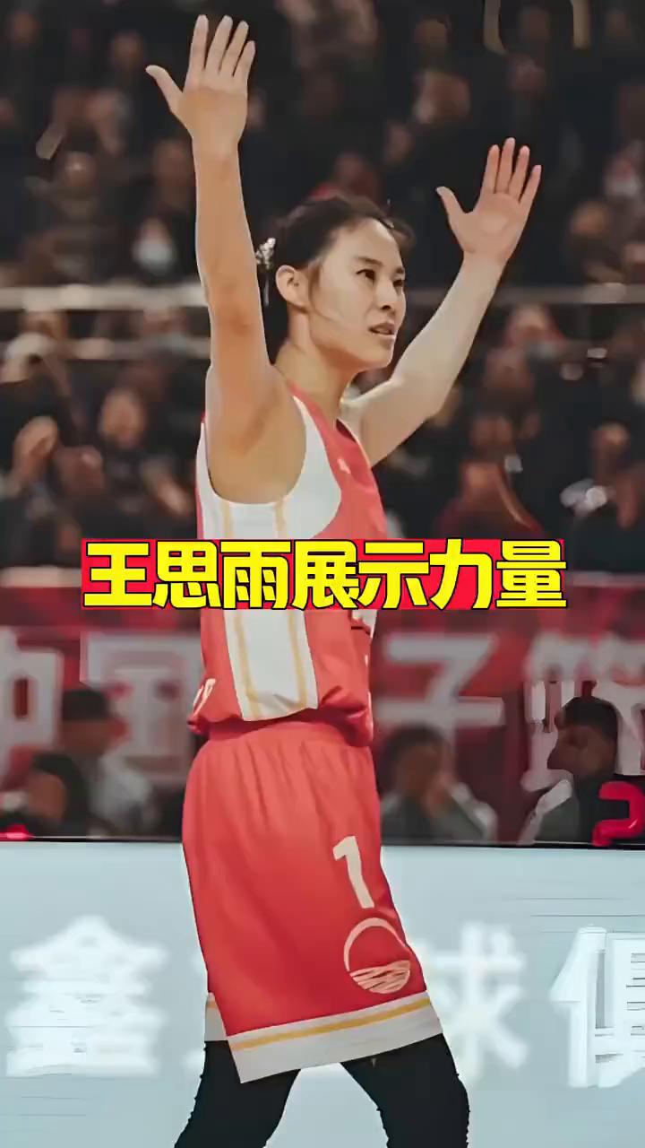 王思雨展示力量。
王思雨到底有多全面直接抢断？谁还记得这种边线压迫式抢断在国家队