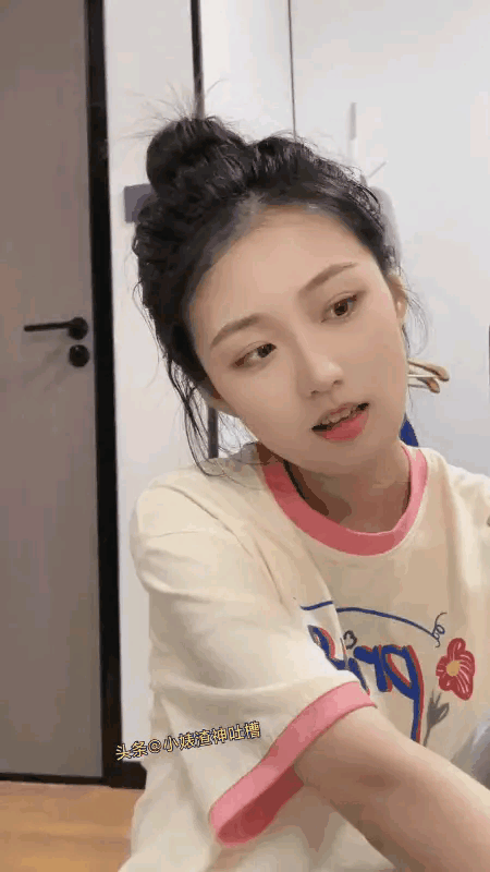 美女瞬间漏出七种表情，堪比星爷