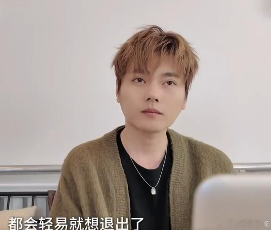 960创业开会窒息七分钟 创业确实是挺难的，感觉面临着种种的困难，看到了田校同接