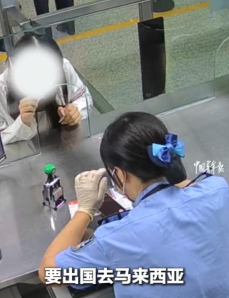 2026年7月底，广东揭阳潮汕国际机场，一名刚结束高考的女孩拖着行李箱，和一名二