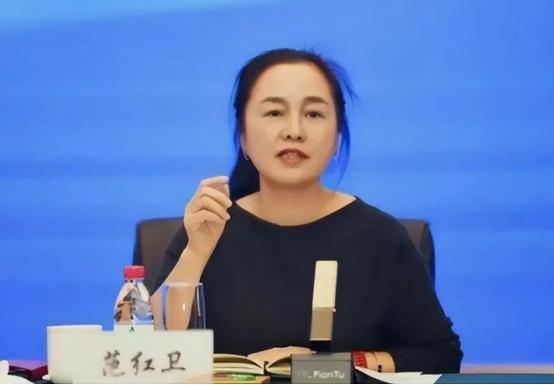 上世纪90年代，范红卫和丈夫花369万买下一家负债100多万的纺织厂，员工一夜之