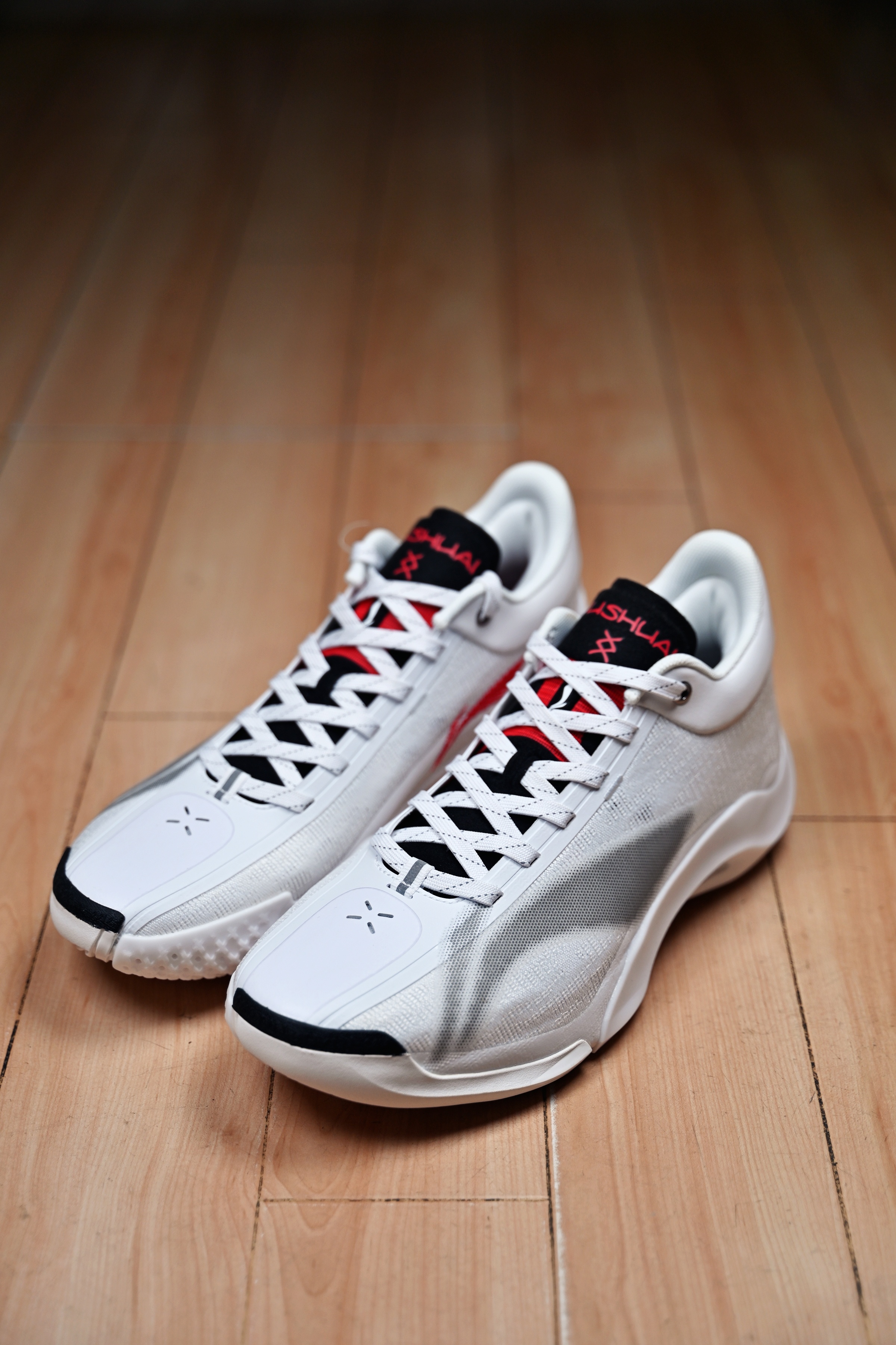 李宁驭帅 20 最新科技与中国元素的组合  大道至简 线条干练鞋控的日常驭帅20