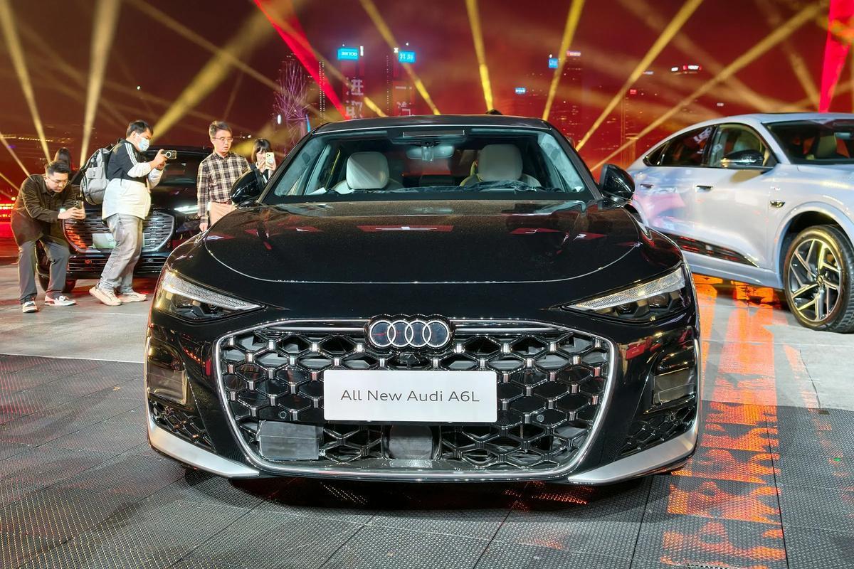 全新奥迪A6L实车曝光，大家认为有新意吗？
虽然这次是全新换代，从外到内变化确实