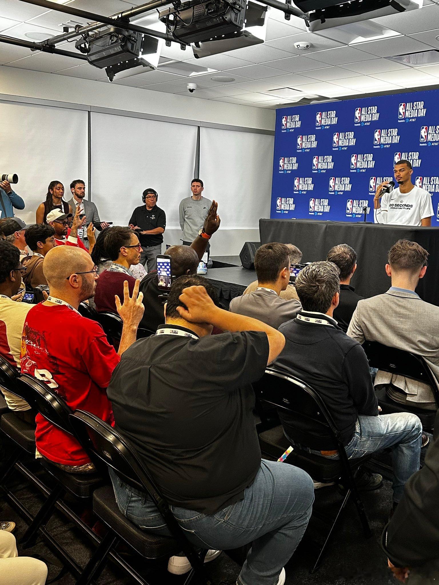 文班亚马表示，他计划在周日的全明星赛中营造竞争氛围，并相信这项赛事能够重现昔日辉