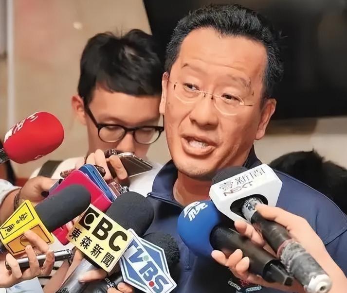 就在刚刚，

台“国防部长”顾立雄发布声明，

3月26日，针对特朗普宣布5月访