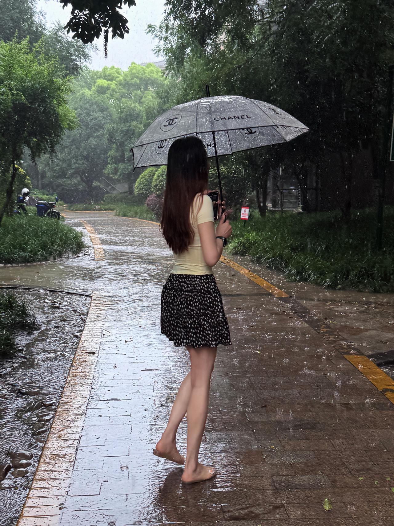 莫言说：
“一个家庭里，
女人太强，家不像家；
男人太弱，家没有魂。”

女人太