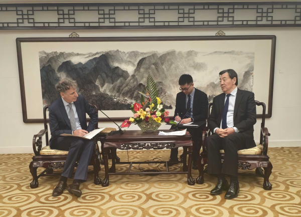 以美袭击伊朗3月24日，中国政府中东问题特使翟隽会见以色列驻华大使贝以理，双方就