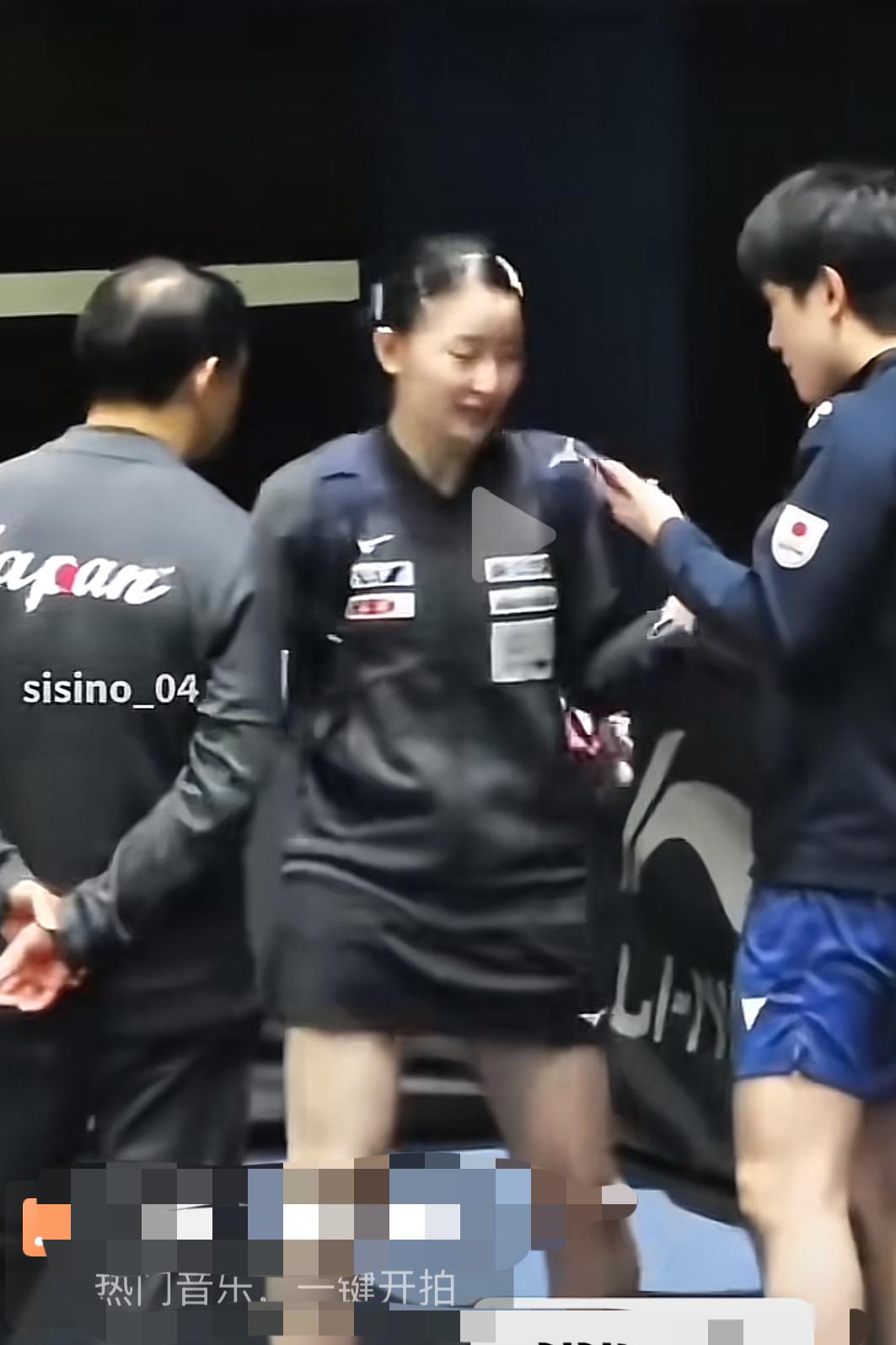 美和：哥哥，我真是太高兴了！
哥：我也是！
父亲：高兴啥个子嘛？

美和：怎么你