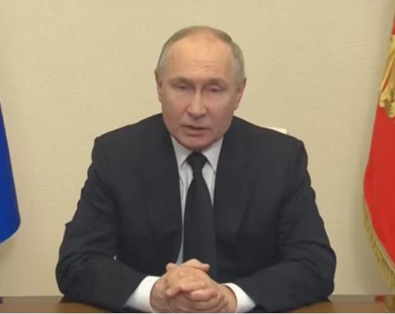 美国记者问普京，如果中国统一台湾，俄罗斯会不会插手？普京的坚定回答，让记者当场哑