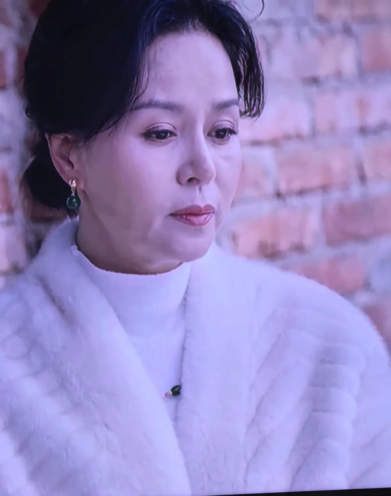 看了《不期而遇的生活》第十三集，剧情刚开始沈晶晶父母来了，照理说匆匆一家不是已经