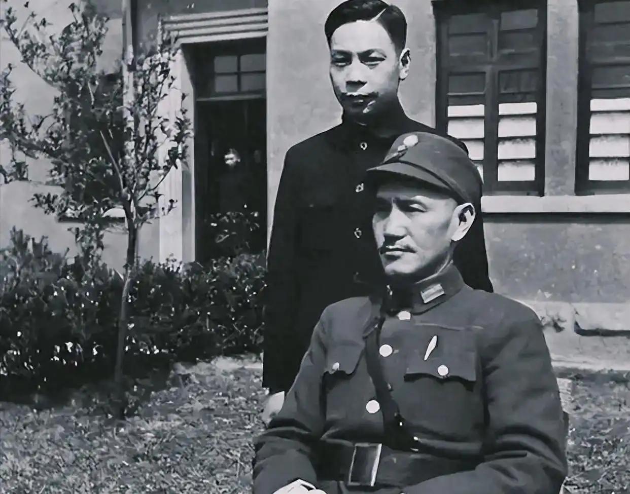 吴石的后人有点意思，明明父亲是潜伏台湾的烈士，大名鼎鼎的“密使一号”，儿子吴韶成