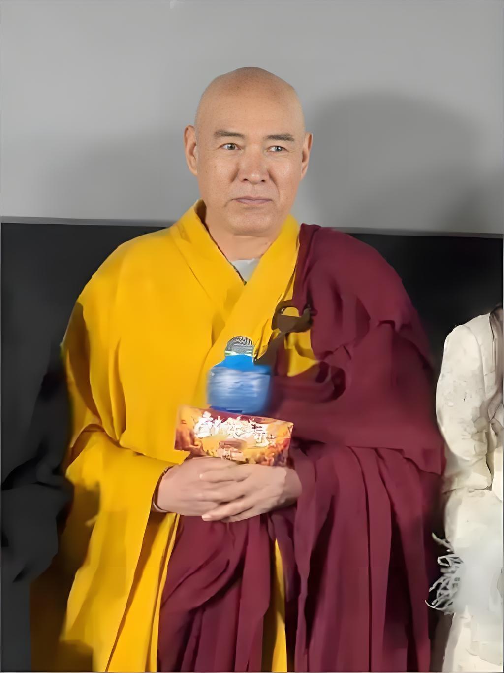 《唐诡3》中，成佛寺方丈广笑法师再陷凶手疑云，面对网友“众口铄金”的质疑，演员沈