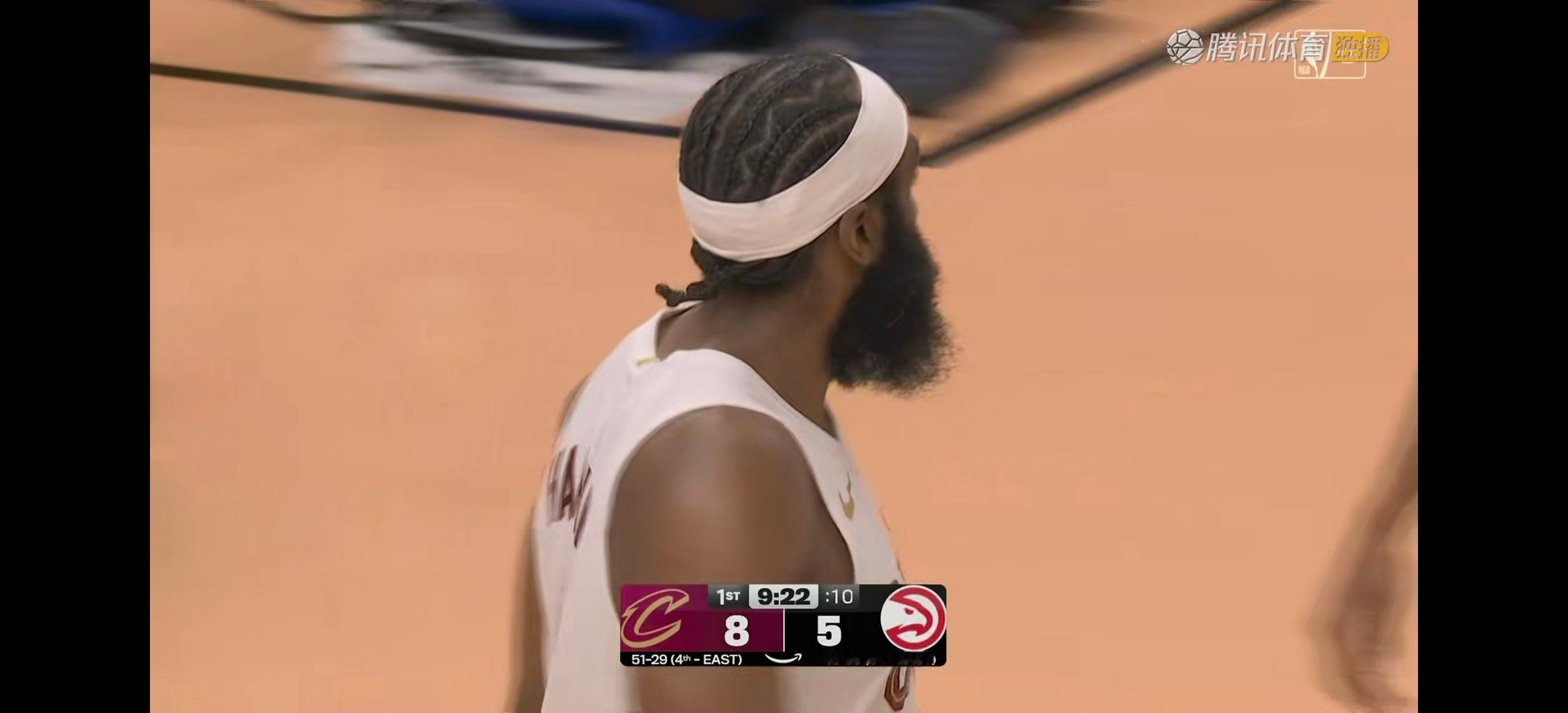 这小子怎么带发带了？骑士vs老鹰