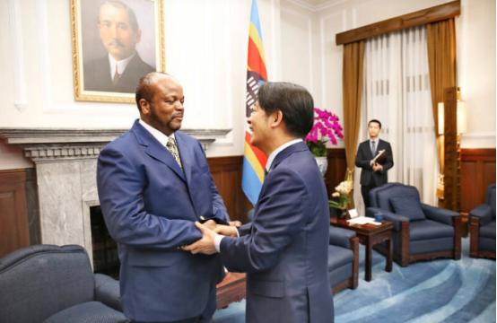 赖清德又开始作妖！
 
再过几天，也就是4月22日，赖清德就要坐着他的专机，远赴