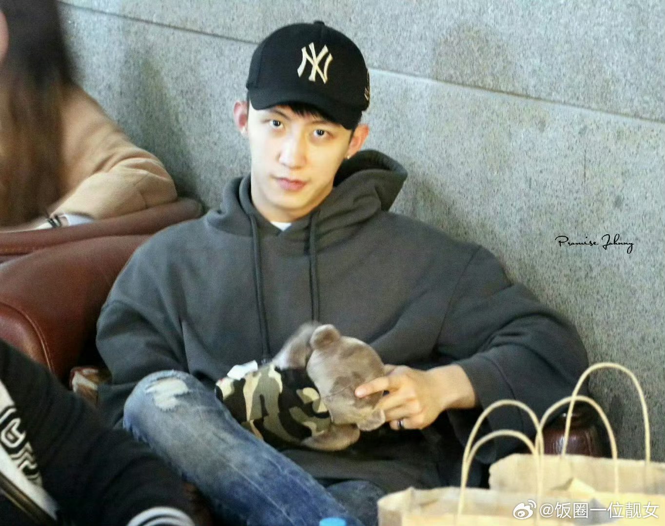 黄景瑜一身正气硬汉脸，戏路单一却总能拿到顶级资源，是内娱现役军旅专业户 