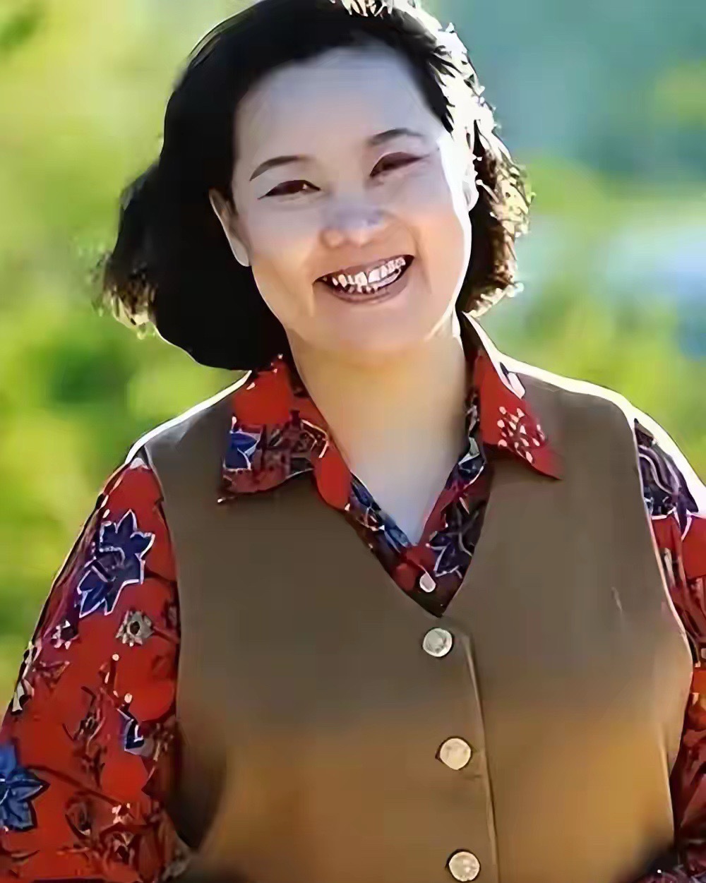 方青卓现状：低调定居北京，和亲妹妹关系冷淡，四处旅游很快活 