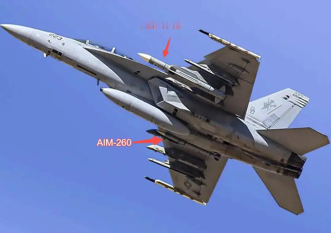 一架F-18挂载两枚新型导弹，中国海空军有的，美军也要有？

美国《海军新闻》发