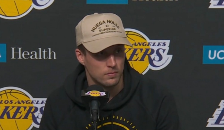 肯纳德谈融入球队：我们球转移得很好 有机会我就投&没机会就分球