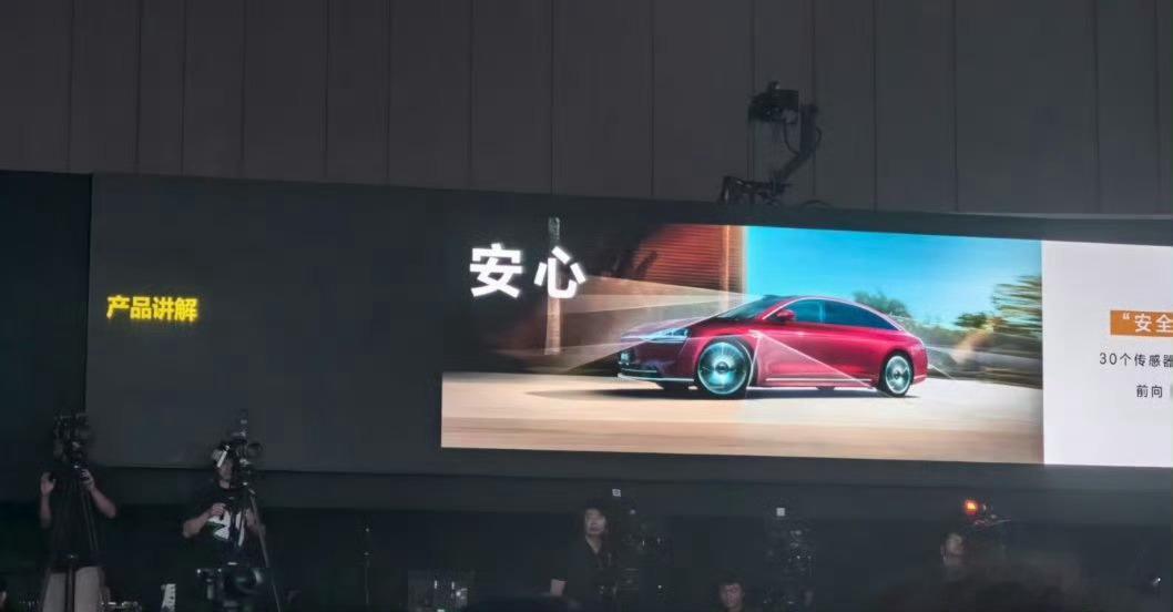 余承东开发布会不读稿，说明他对产品是真了解！[赞] ​​​