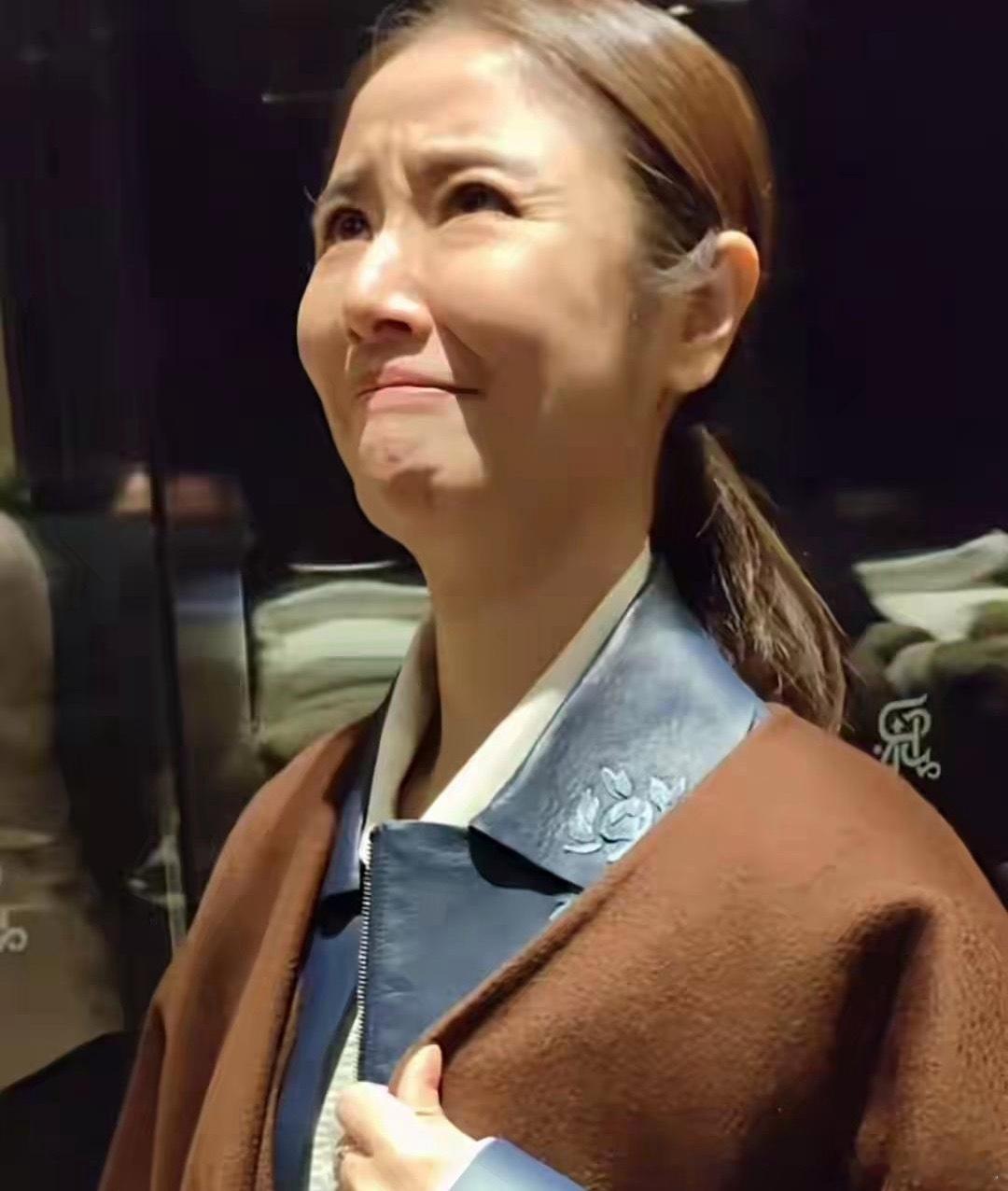 49岁林心如断崖式衰老，当年的紫薇格格也老了，脸变长 抬头纹好多49岁林心如近期