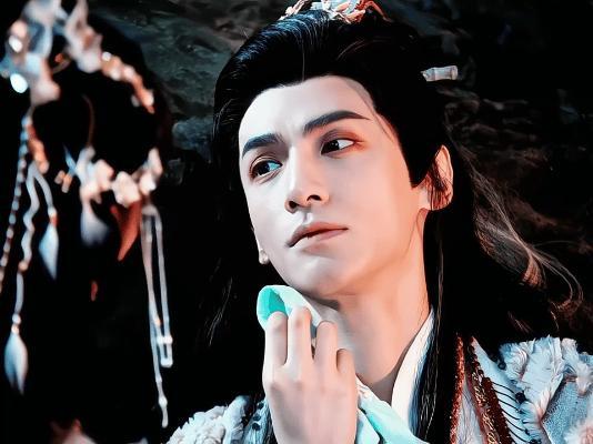 水龙吟假意里掺杂一丝真心水龙吟 在唐俪辞的世界里，嘴上不说的爱往往才最真实。她那