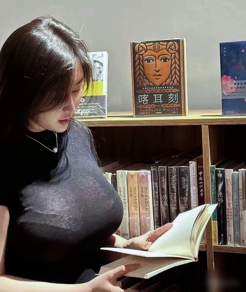 工作稳定，有房有车的大龄剩女和刚毕业还没找到工作的实习女大学生，你们会选谁？
大