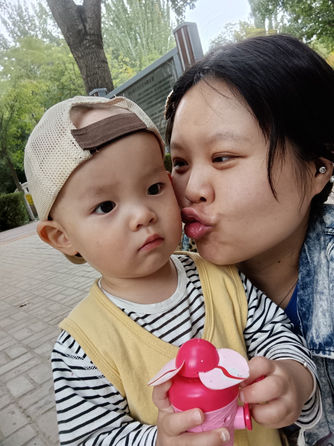 这么可爱的小东西我生的[期待][期待][期待][太开心][太开心][抱一抱][抱
