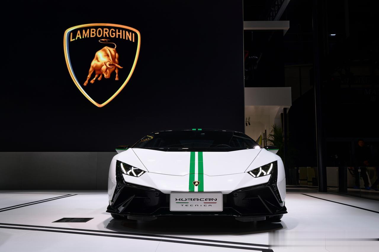 兰博基尼Huracan Tecnica限量版
兰博基尼本次车展带来了Huraca