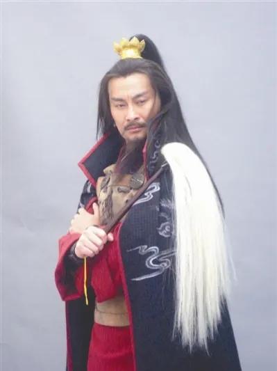 李追，男，70岁，家贫无子，女随夫打工，远嫁外省，年节方回。家有一老妻，10年前