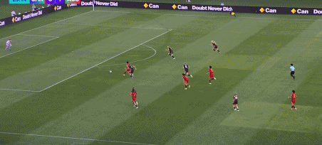 张琳艳点球破门开场17分钟失球落后的中国女足，仅仅过了不到10分钟，已经通过点球