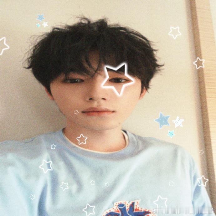 宋亚轩扁照  宋亚轩扁照简直就是把我看笑了呀，谁能抽象得过宋亚轩呀~ 车干车干的