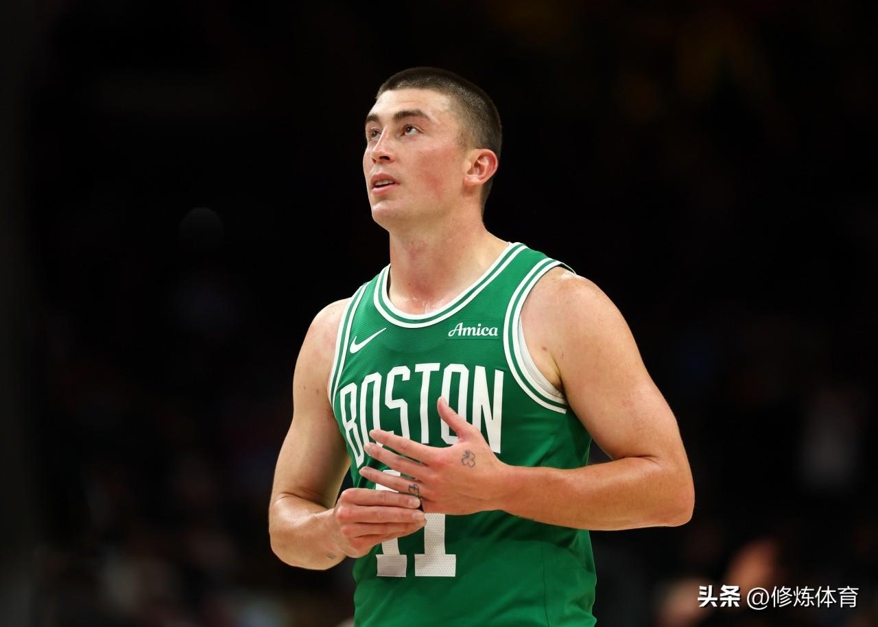 普理查德最近5场比赛的得分太有意思了，简直就是鬼一场神一场：

1、对阵掘金，3