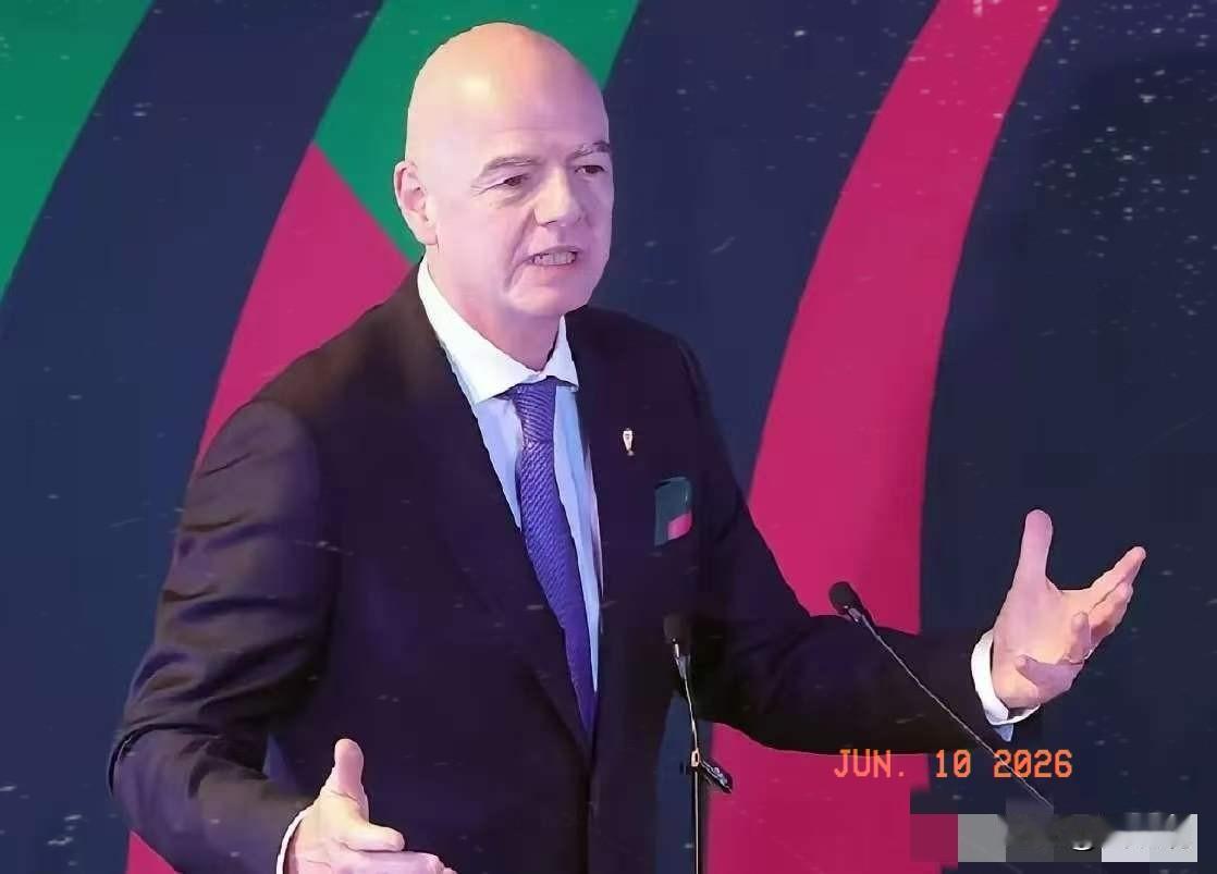 国际足联主席尴尬了！
世界杯再过三天就开幕了，结果出了个天大的笑话——伊朗队好歹