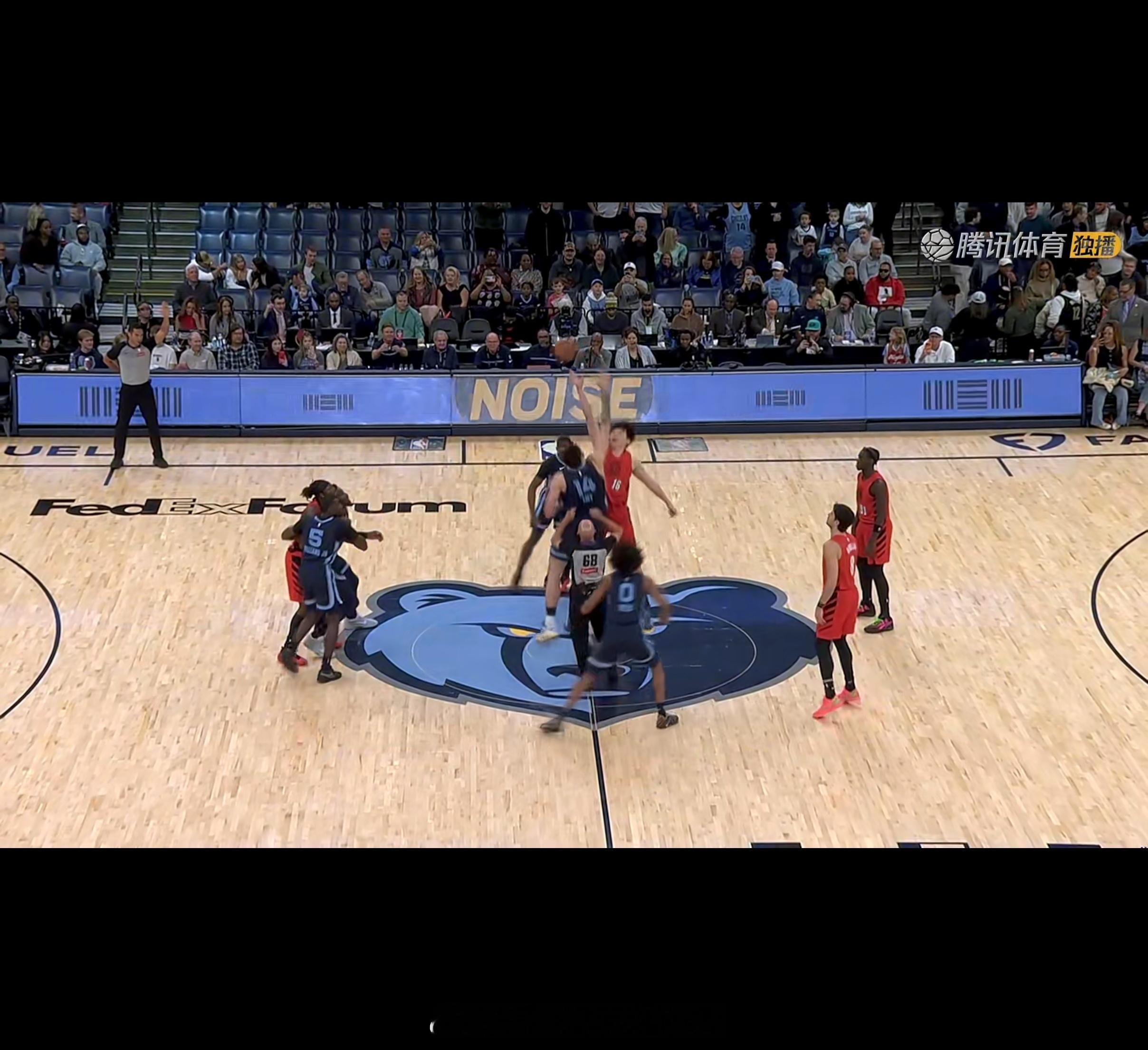 杨瀚森生涯首次首发  整场看下来，小杨打的还是比较吃力，主要杨瀚森犯规  太多，