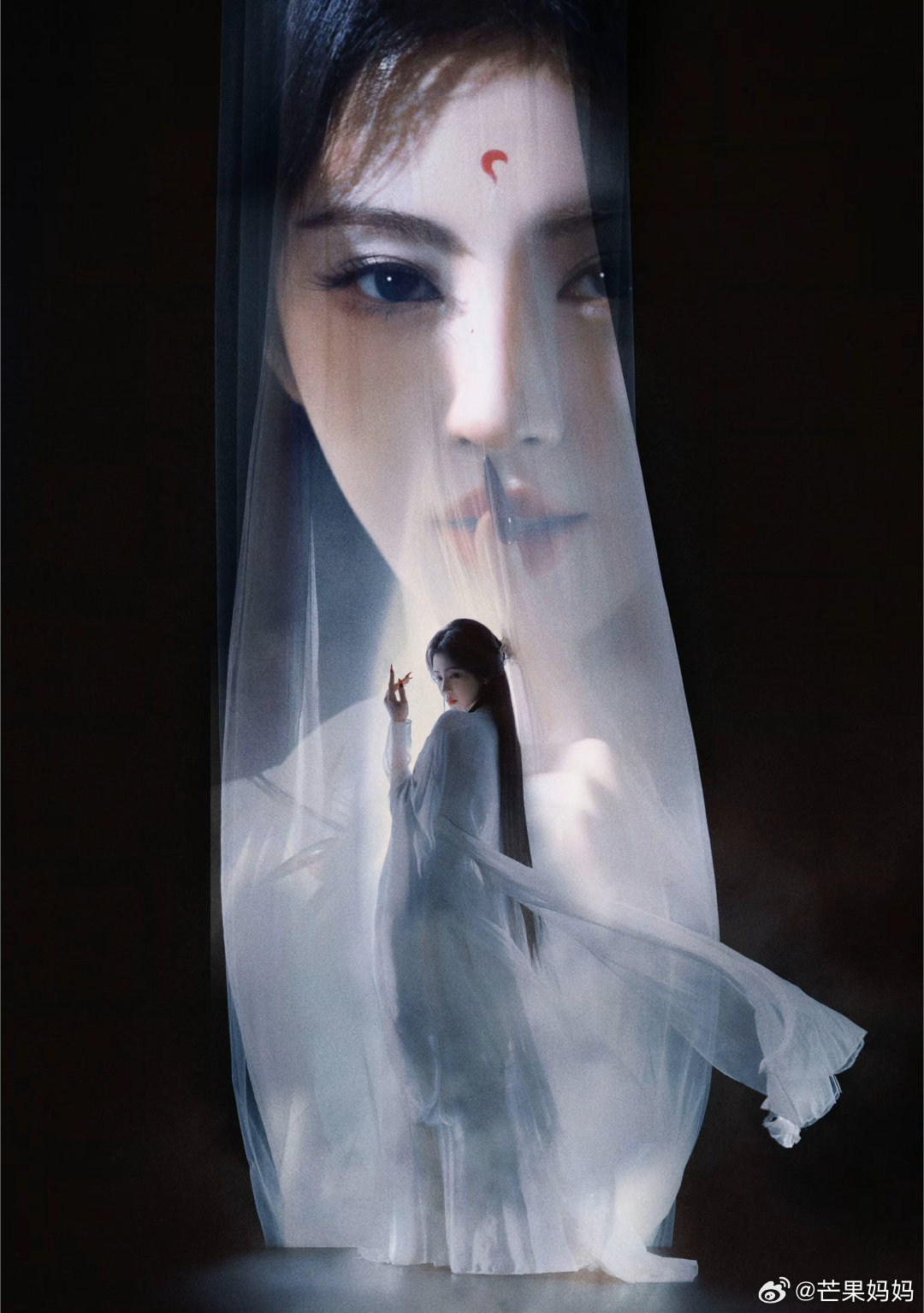 露芜衣这张粉丝物料完全神作来的…cr：二猫少爷月鳞绮纪露芜衣