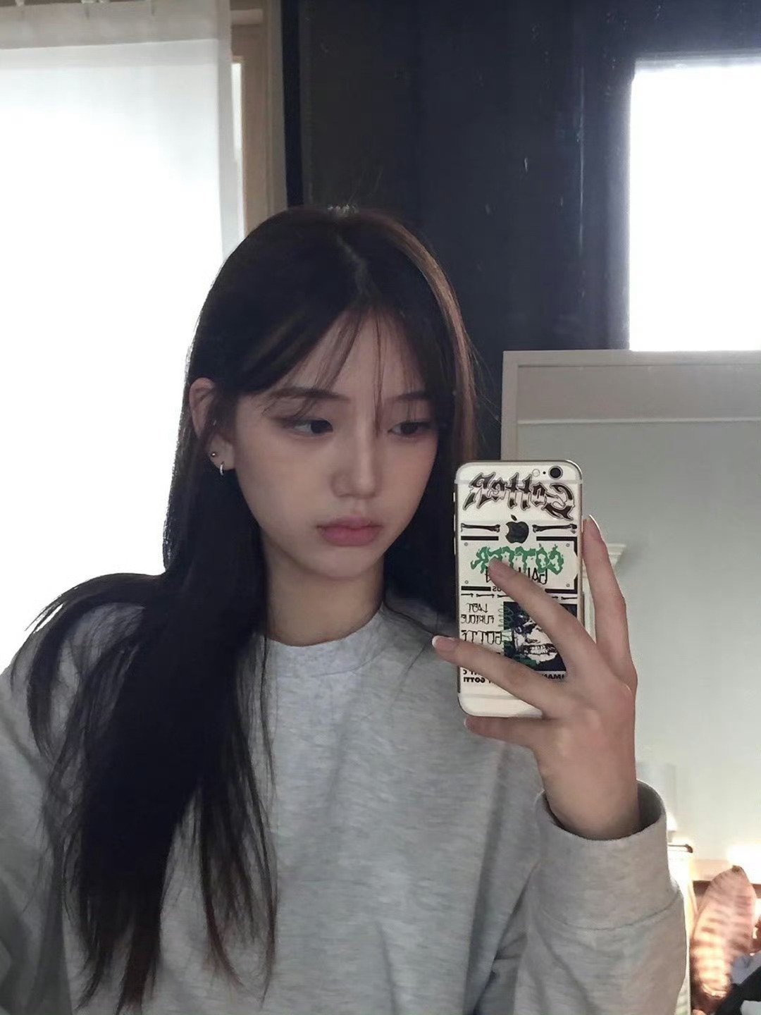 一些对镜拍look朴睿恩