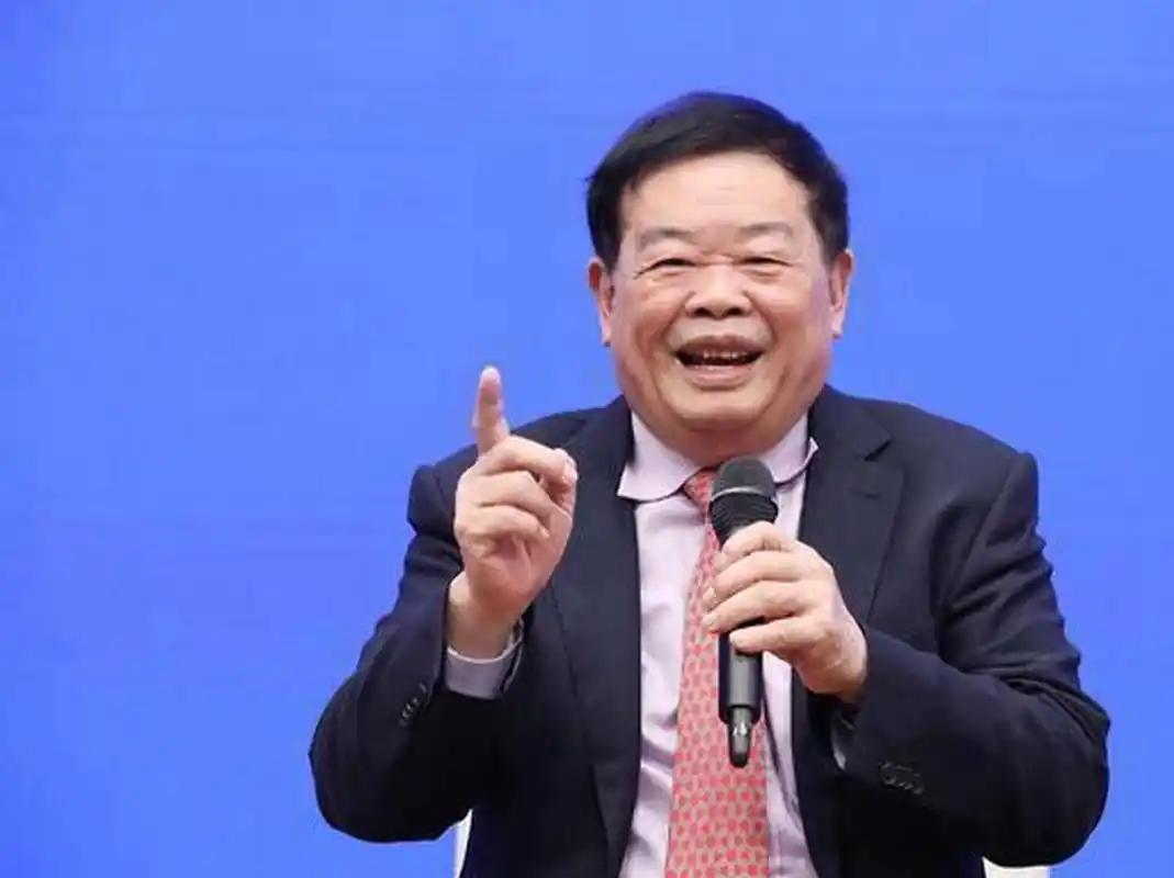 “曹德旺”捐款累计达到260亿人民币，福耀玻璃一线员工工资6000元人民币
​员