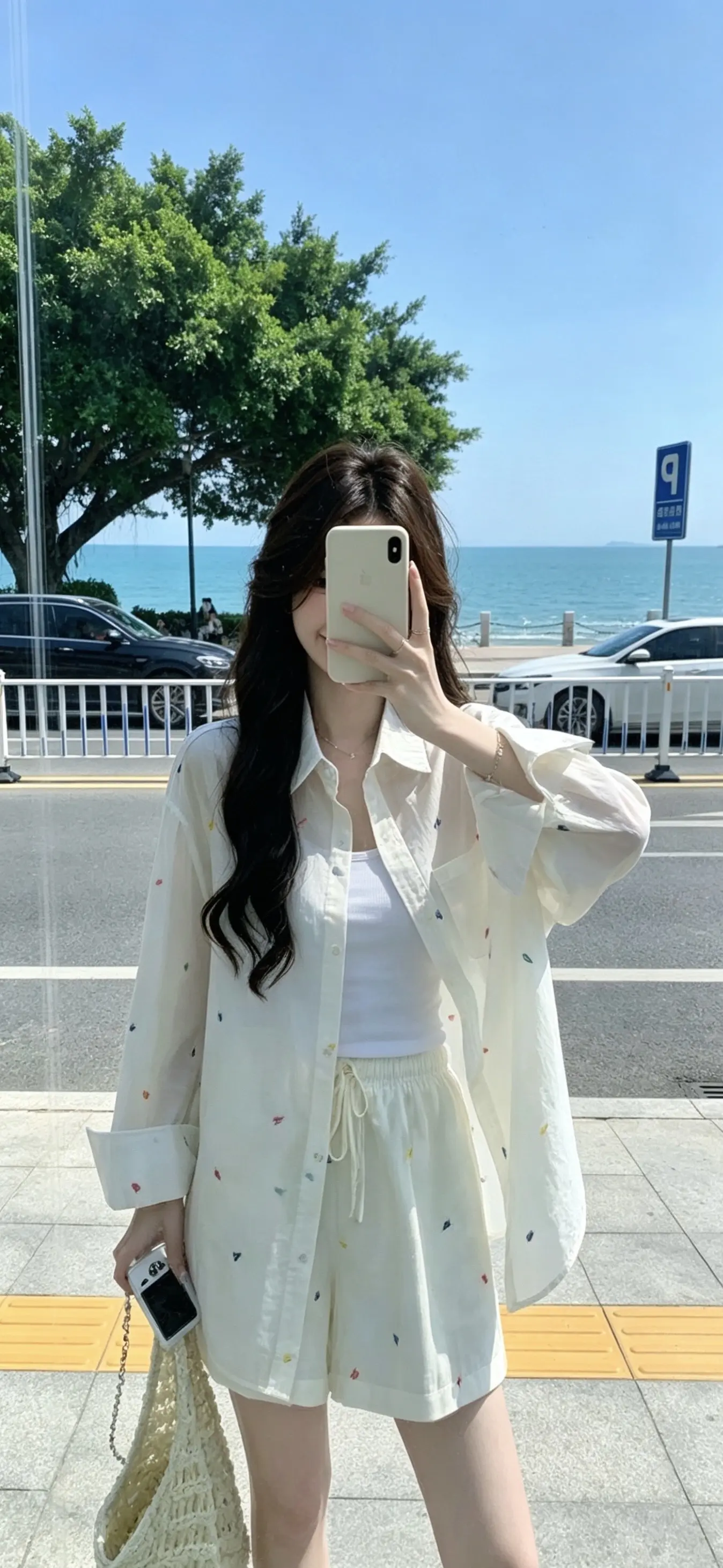 再也回不到五毛钱，     就能开心一整天的年纪了。