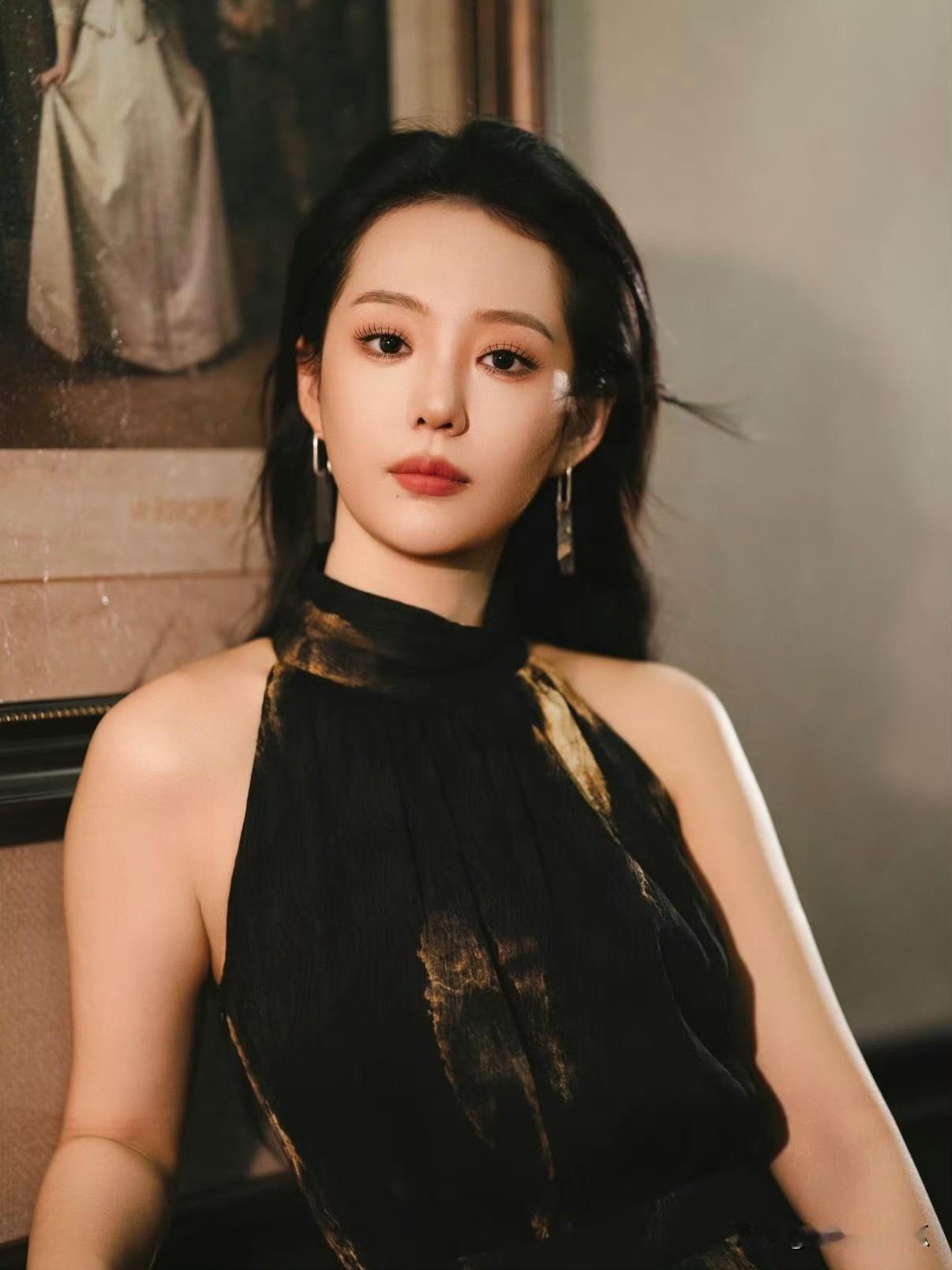 又有一个人发声
徐艺真没有说任何人，只是一句赛道是大家的引发了共鸣。
郭宇欣的事