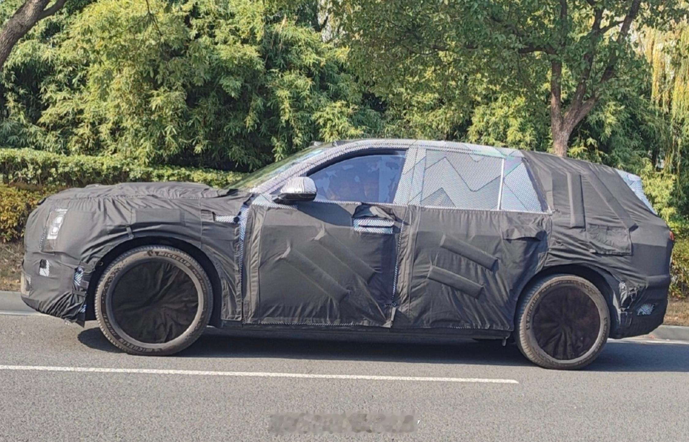 这张蔚来新车的图都传飞了目前看倾向较大时乐道全新SUV有激光雷达版本当前其实乐道