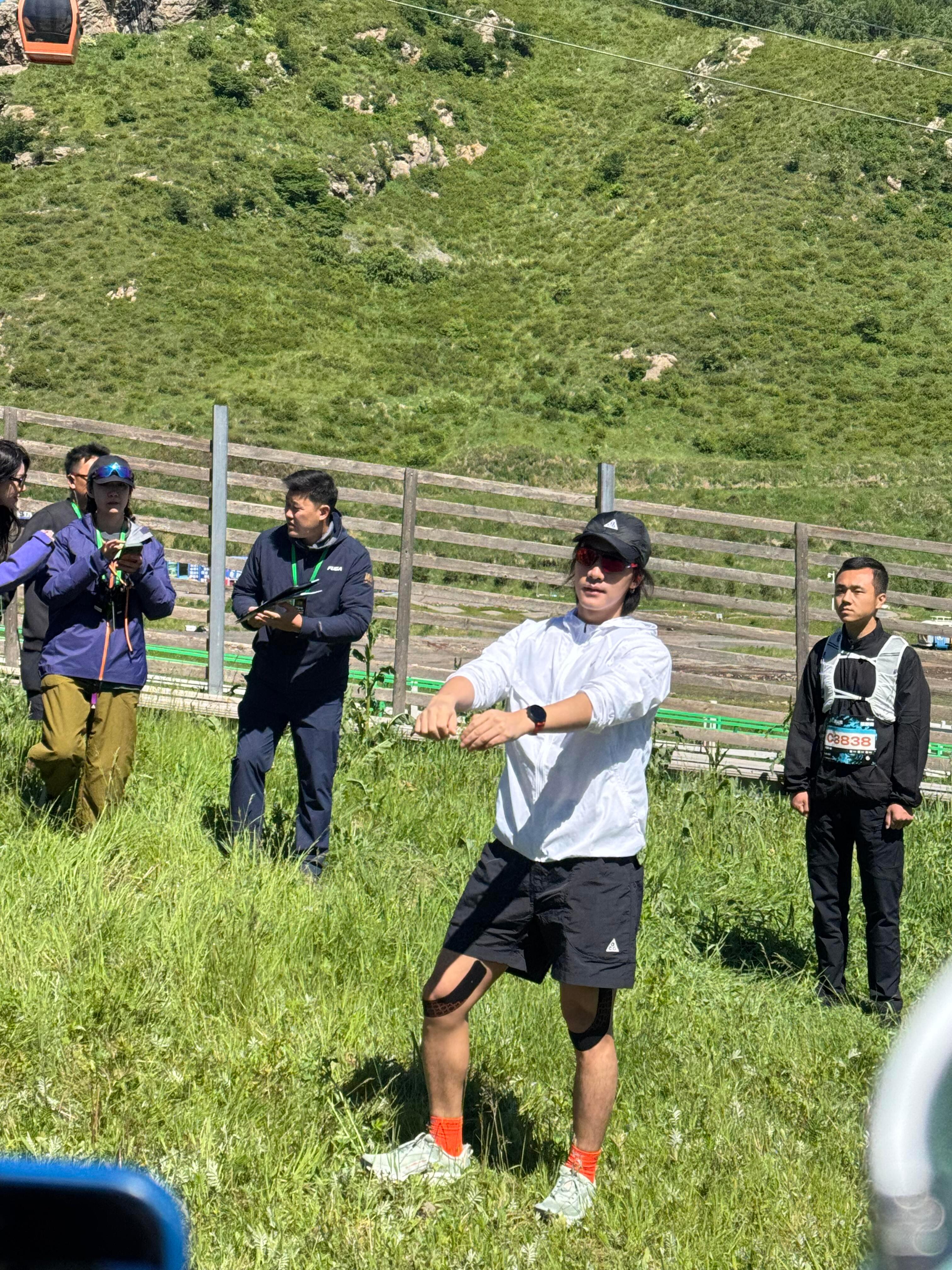 此沙身上的野气此沙好野啊 不同于精致流水线长相，此沙五官自带原始野感，自带不受约