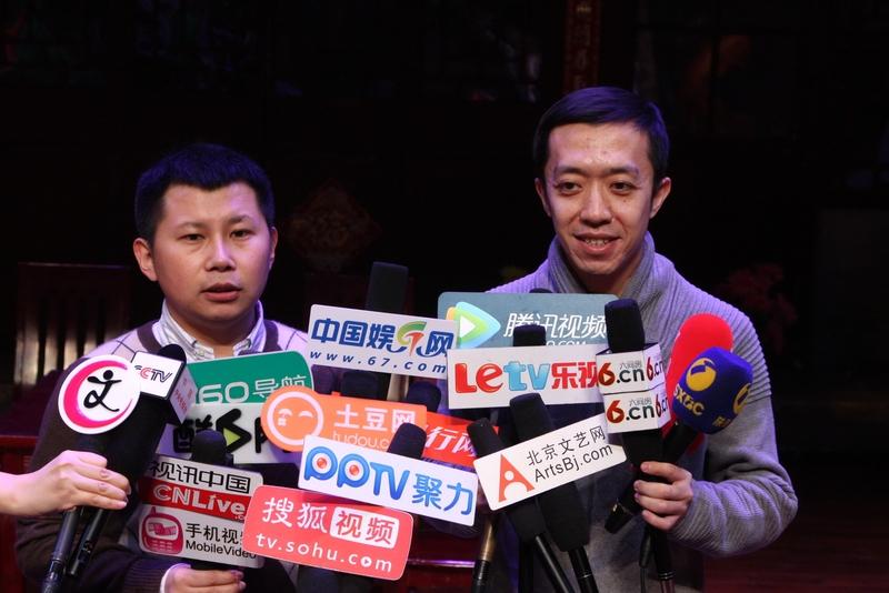 何云伟作为相声逗梗演员，拿唐诗来作为相声素材加以戏说一下乐一乐，也就行了不必当真