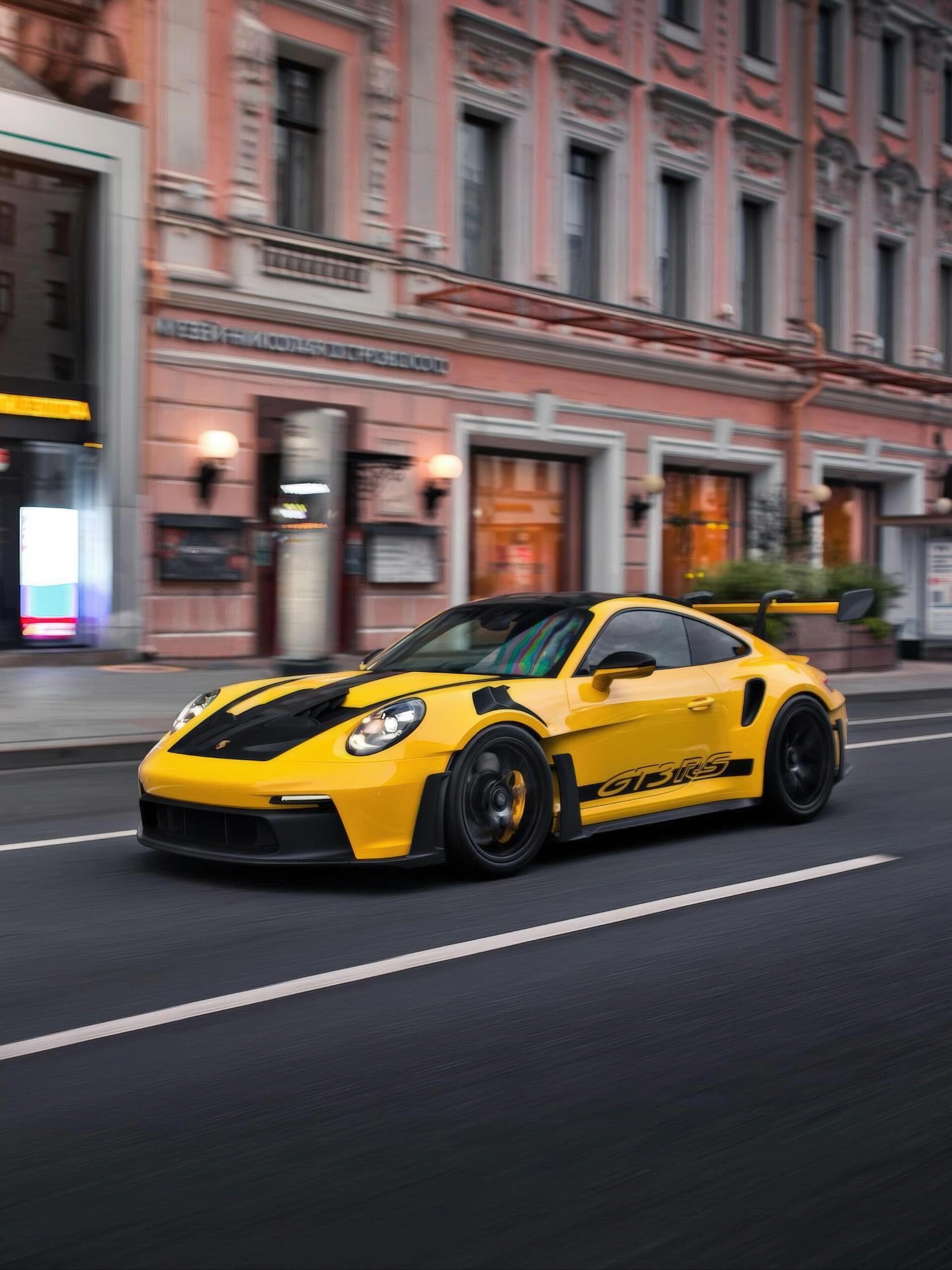 【真正的性能之王—保时捷992 GT3RS】 当我们谈到超级跑车时，992 GT