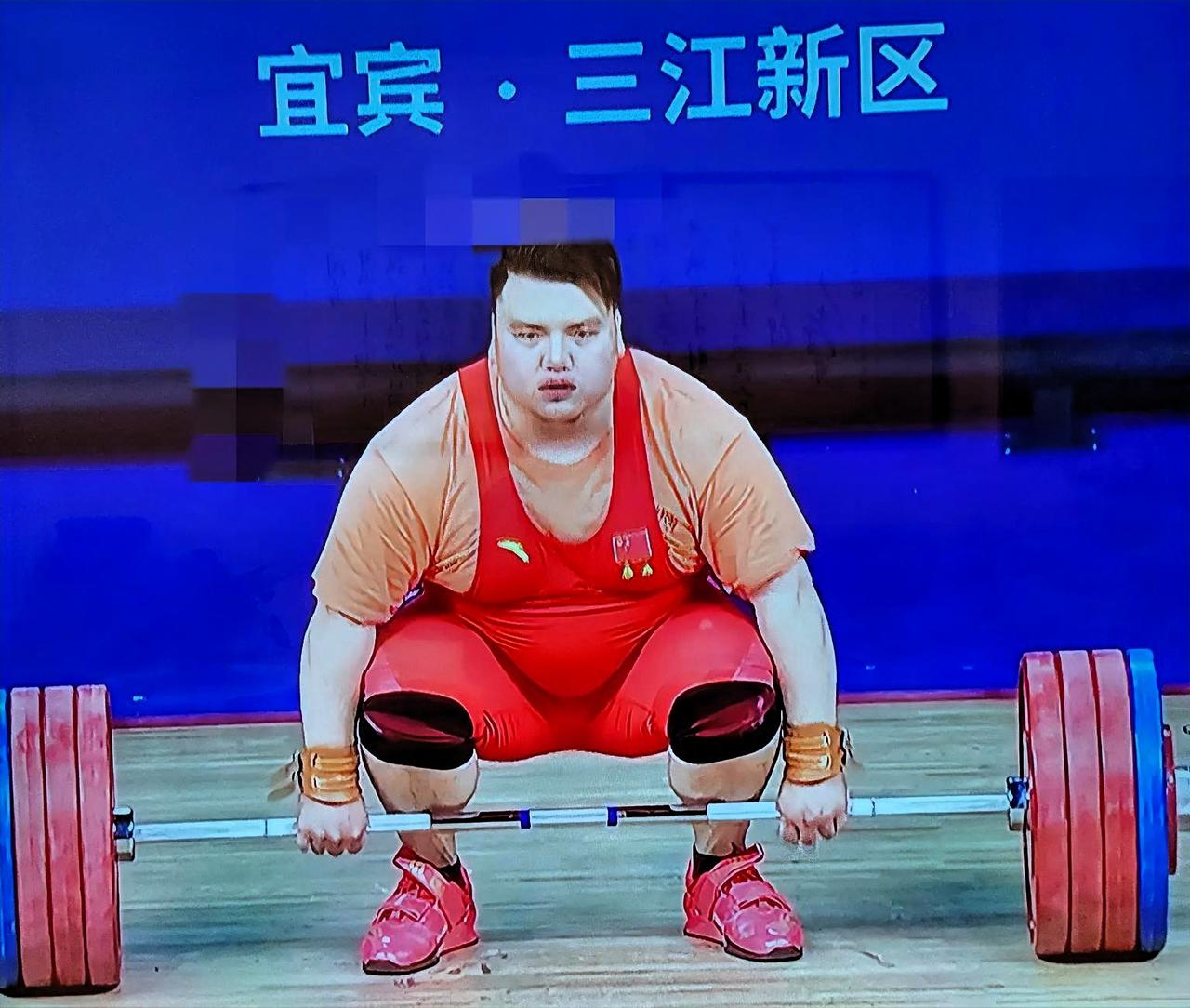 梁敏华，新出炉的2026年全国举重锦标赛男子之王，是不是感到有些意外？
由于体型